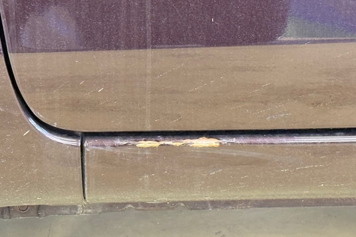 ロッカーパネル擦れキズ