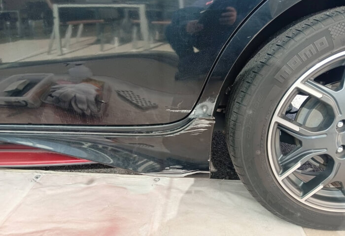 日産ノート左リヤドアキズ修理