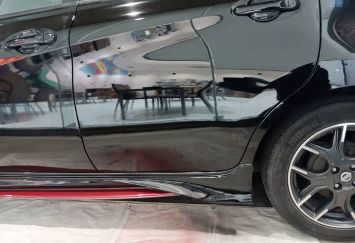 日産ノート左リヤドアキズ修理