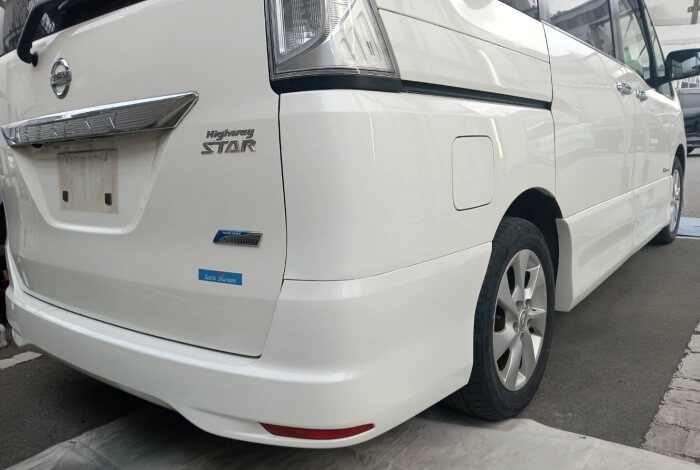 セレナ左クォーターパネル凹みs修理