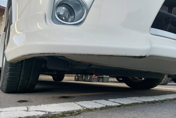 セレナフロントスポイラーキズ